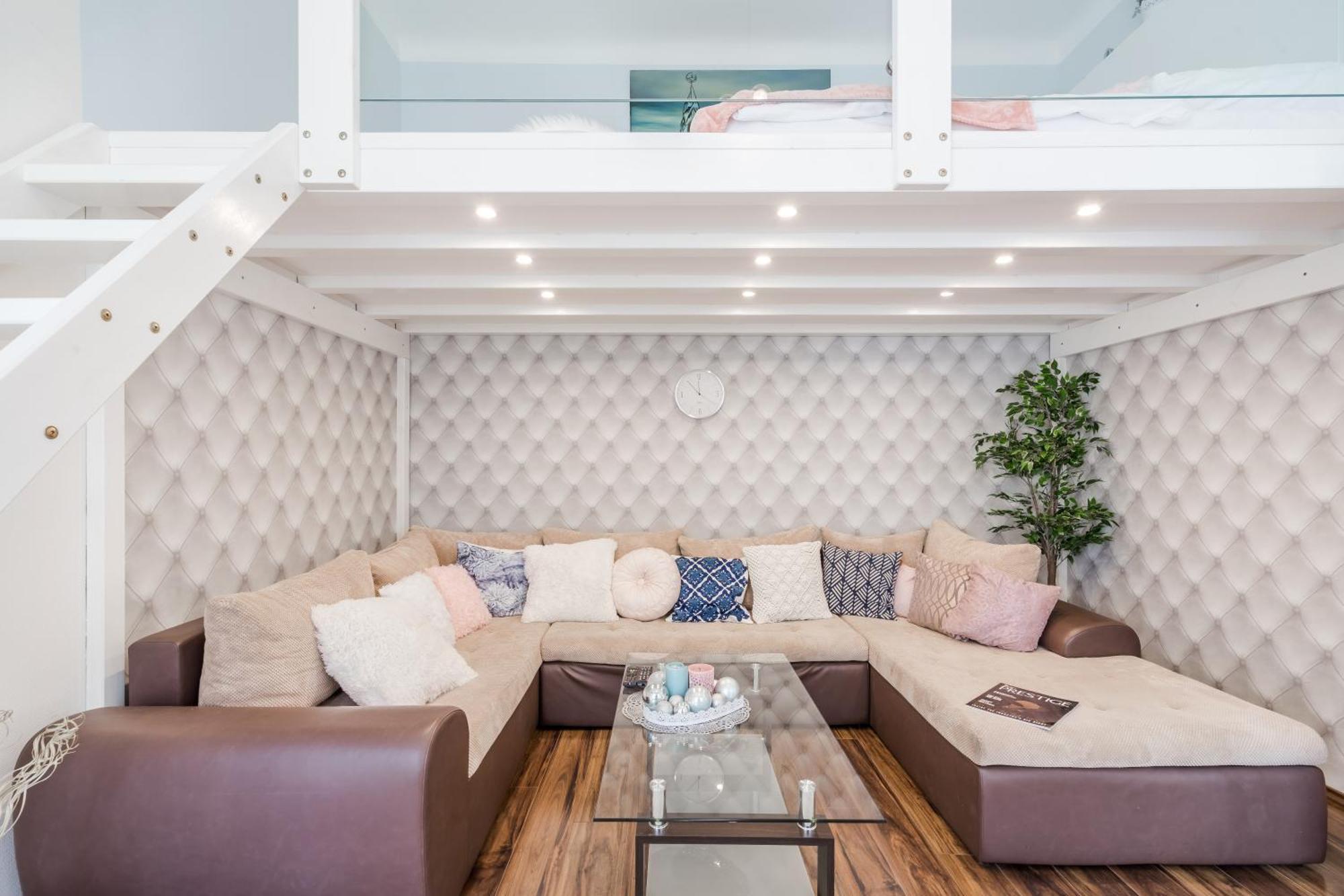 Bpr Stylish Mosaic Home With Terrace Budapeste Exterior foto